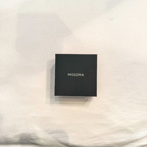 ✨ Brand New ✨
Missoma Graduated Sphere T-Bar Bracelet - Picture 5 of 8